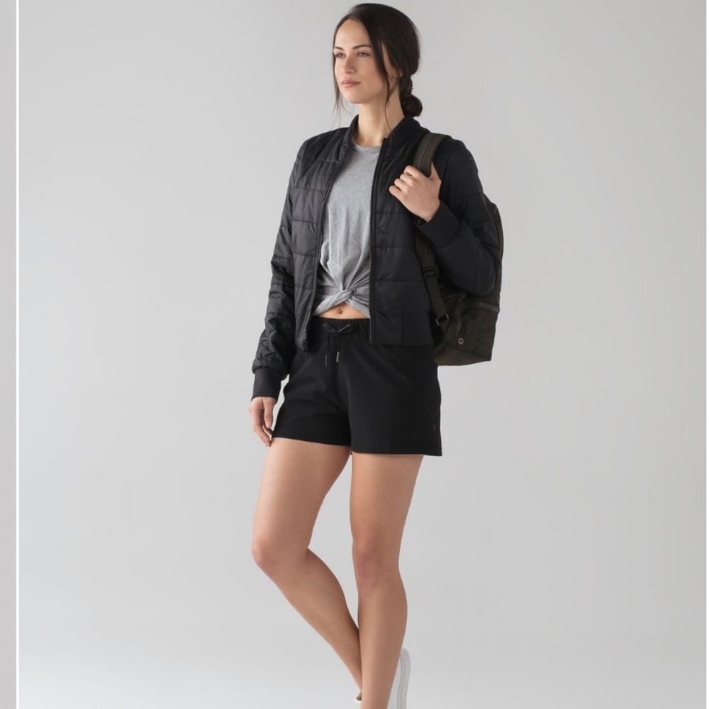 Lululemon On The Fly Shorts Women’s 4 Woven 2.5”  Black Athletic